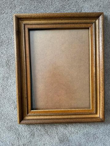 Vintage houten fotokader beschikbaar voor biedingen