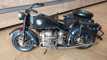 MOTO AVEC SIDE-CAR MINIATURE EN ETAIN  beschikbaar voor biedingen