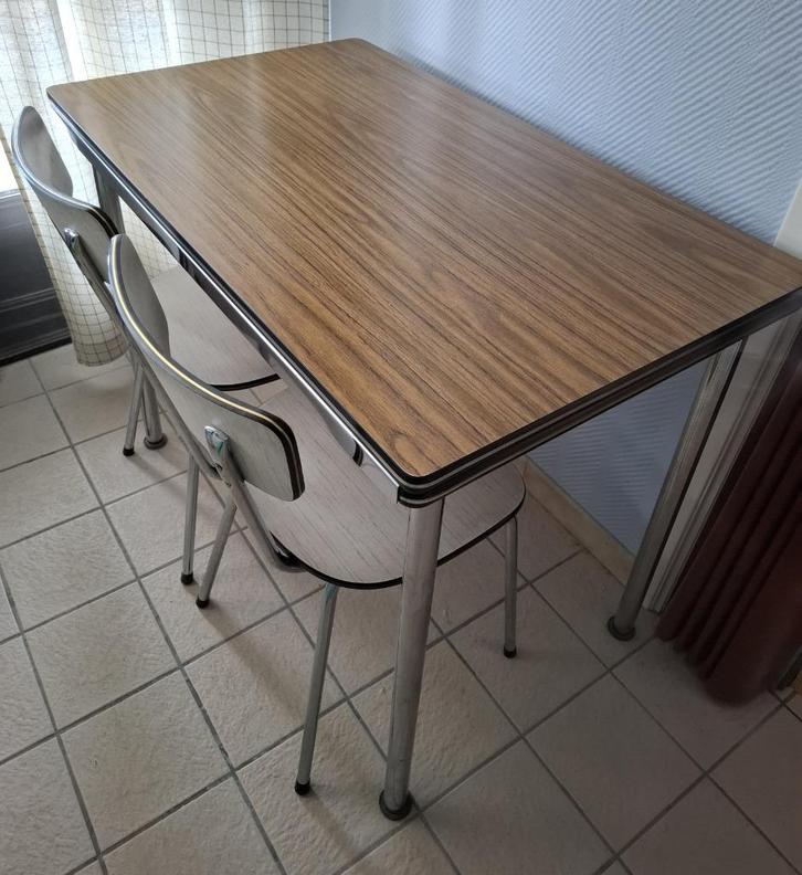 Uitschuifbaar Formica keukentafel mt 2 bijpassende. stoelen, Huis en Inrichting, Tafels | Eettafels, Zo goed als nieuw, 50 tot 100 cm