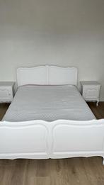 Antiek/brocante bed, twee nachtkastjes in zeer goede staat, Comme neuf, Queen size, Enlèvement ou Envoi