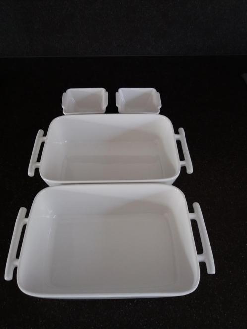 2 x ovenschaal wit Qdesign Yong + 2 kommetjes (nieuw), Huis en Inrichting, Keuken | Servies, Nieuw, Schaal of Schalen, Effen, Keramiek