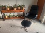 Mooie industriële stijl fauteuil + kruk, Huis en Inrichting, Ophalen, Zo goed als nieuw