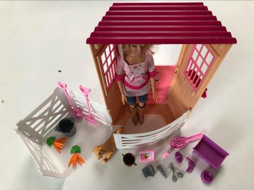 set Barbie Mattel 2007 Me and My Horse Dream Stable, Kinderen en Baby's, Speelgoed | Poppen, Zo goed als nieuw, Barbie, Ophalen of Verzenden