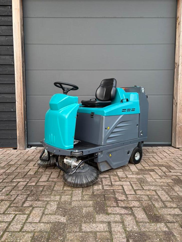 Veegmachine | Tennant S880 | BJ2024 | Hooglosser, Jardin & Terrasse, Balayeurs, Utilisé, Enlèvement ou Envoi