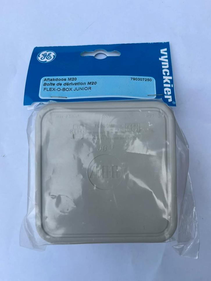 Vynckier Compacte Aftakdoos, Doe-het-zelf en Bouw, Elektriciteit en Kabels, Zo goed als nieuw, Ophalen of Verzenden