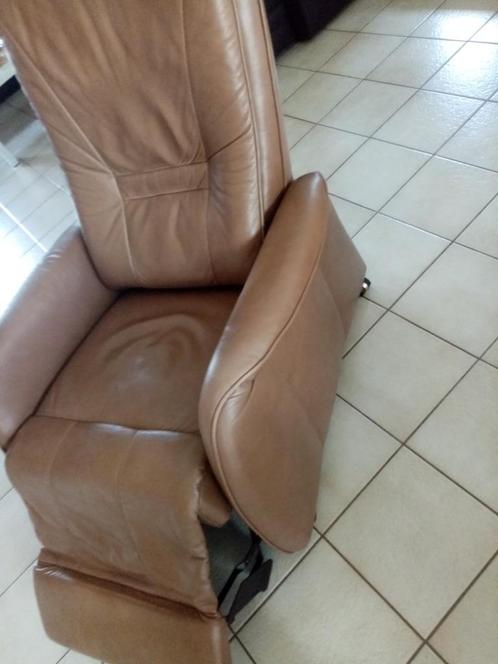 Relaxzetel,Sta op stoel, relaxstoel (elektrisch), Huis en Inrichting, Stoelen, Gebruikt, Leer, Bruin, Ophalen