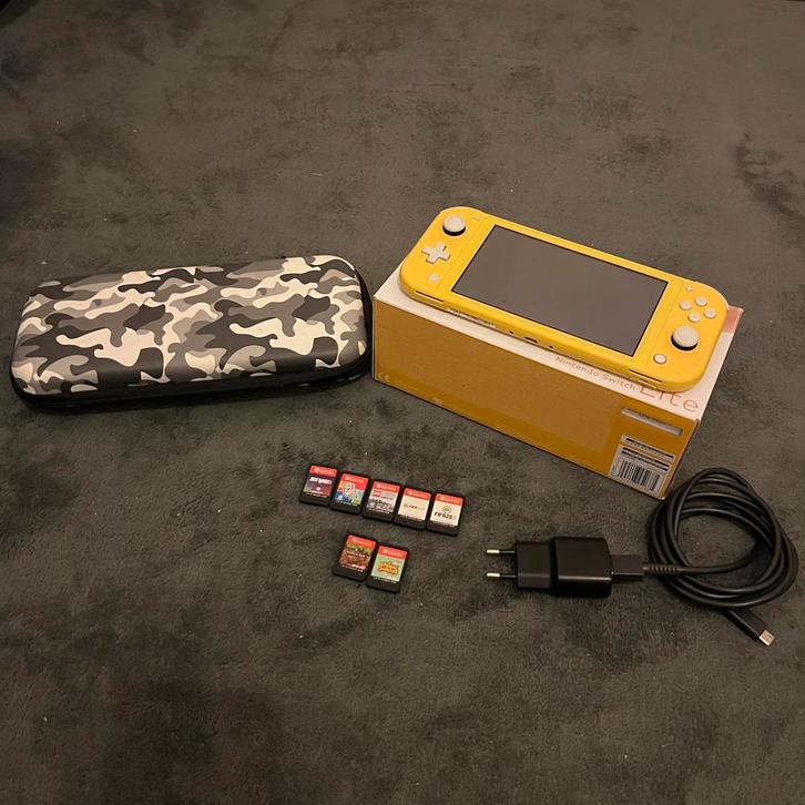 Nintendo Switch Lite met 7 games, Minecraft, animal crossing, Games en Spelcomputers, Spelcomputers | Nintendo Switch, Zo goed als nieuw