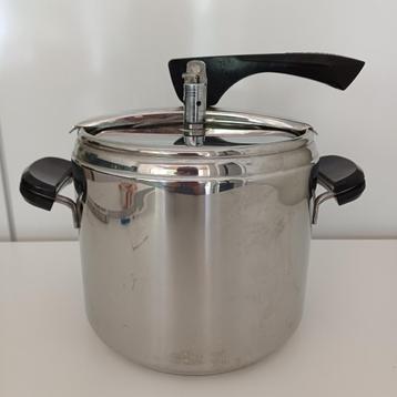 Autocuiseur Lagostina en acier inoxydable, Maison & Meubles, Cuisine | Casseroles & Poêles, Enlèvement, Comme neuf, Inox, Casserole ou Cocotte-minute