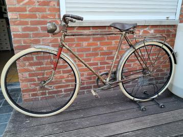 Oldtimerfiets beschikbaar voor biedingen