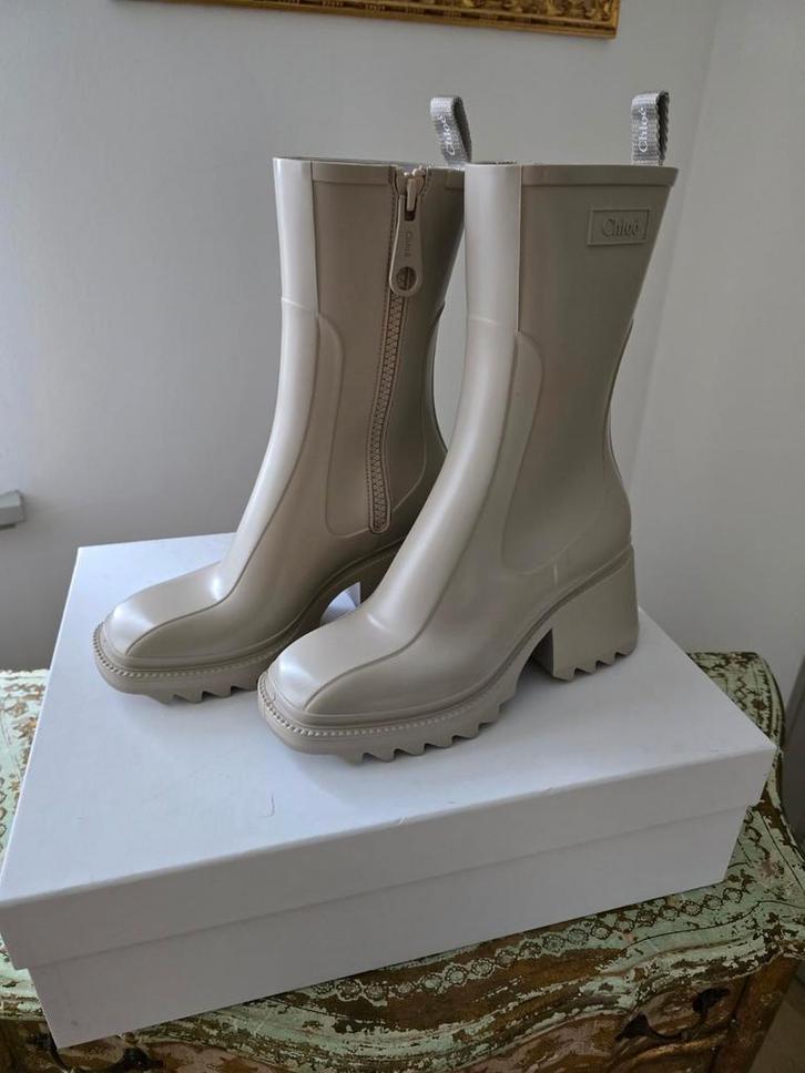 Chloe Betty Regenlaarzen 38, Kleding | Dames, Schoenen, Gedragen, Hoge laarzen, Beige, Verzenden