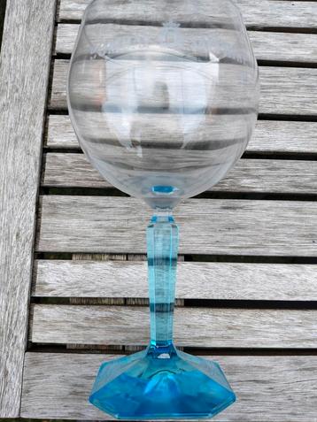 Glas gin bombay  beschikbaar voor biedingen