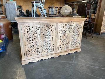 Handgesneden Dressoir, zeer uniek exemplaar Nieuw beschikbaar voor biedingen
