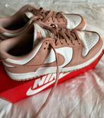 Nike dunk low rose whisper, Kleding | Dames, Schoenen, Verzenden, Nike, Sneakers, Roze