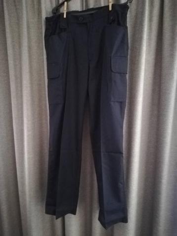 Nieuwe donkerblauwe Cargo zomer broek beschikbaar voor biedingen