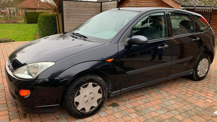 FORD FOCUS 1400 CC Essence du 23/02/1999 avec 108 000 km, Autos, Ford, Particulier, Focus, Attache-remorque, Essence, 4 portes