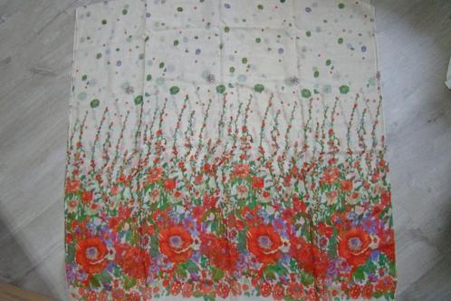 grote sjaal Atmosphere 90x190 cm = écru met rode bloemetjes, Kleding | Dames, Mutsen, Sjaals en Handschoenen, Nieuw, Sjaal, Ophalen