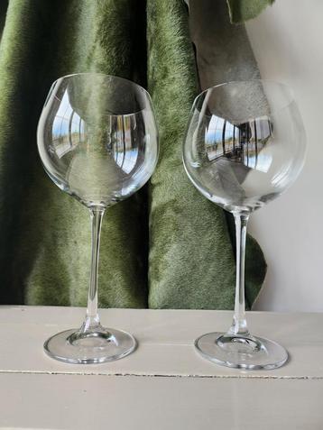 Grote wijnglazen op hoge voet kristal van Praag beschikbaar voor biedingen