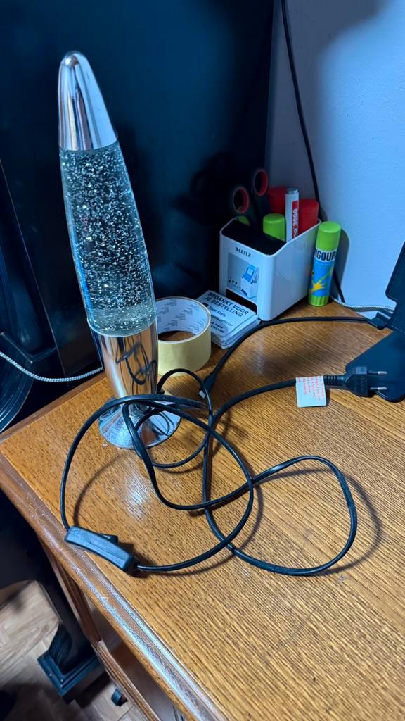 Lava Lamp! Glitter Lamp! Werkt op stroom!, Huis en Inrichting, Lampen | Tafellampen, Zo goed als nieuw, Minder dan 50 cm, Glas
