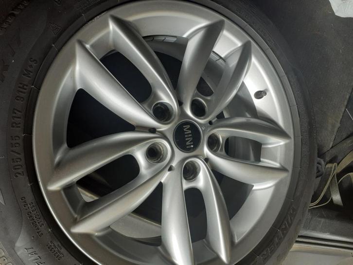 4 pneus hiver 205/55/r 17 sur jantes alu, Autos : Pièces & Accessoires, Pneus & Jantes, Pneu(s), Pneus hiver, Enlèvement