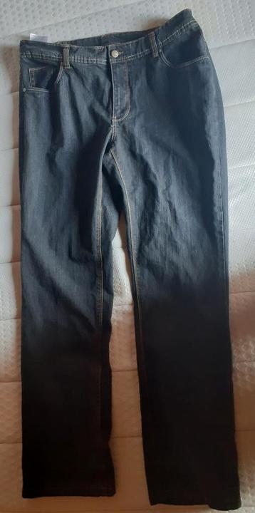 Zwarte jeansbroek maat 48 beschikbaar voor biedingen