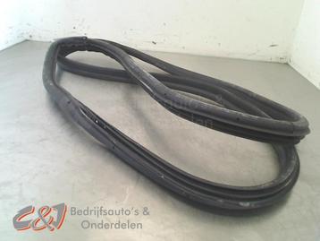 Portierrubber 4Deurs rechts-achter van een Peugeot Partner beschikbaar voor biedingen
