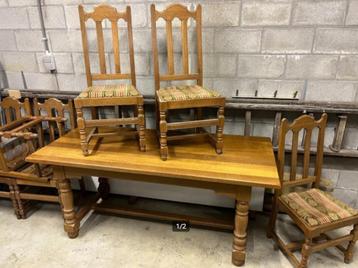 Tafel met 6 stoelen beschikbaar voor biedingen