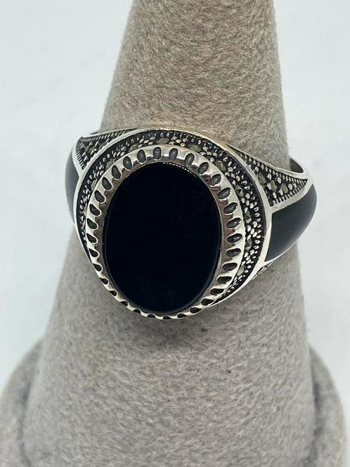 Zilveren ring met onyx, Bijoux, Sacs & Beauté, Bagues, Neuf, Femme ou Homme, 20 ou plus grands, Noir, Argent, Avec pierre précieuse