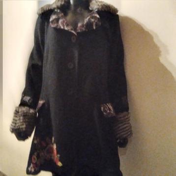 Super mooie winterjas. Desigual  beschikbaar voor biedingen