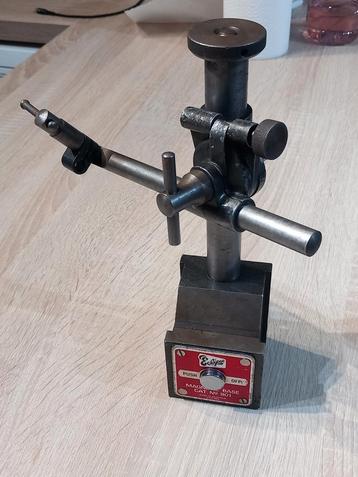 Magnetische trusquin met vergelijkingsondersteuning beschikbaar voor biedingen