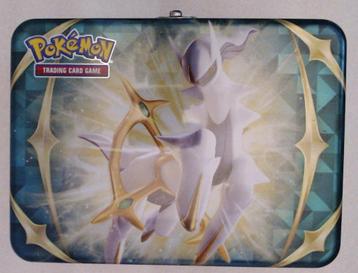 Q1 - Pokémon Broodtrommel gevuld met 254 kaartenen beschikbaar voor biedingen
