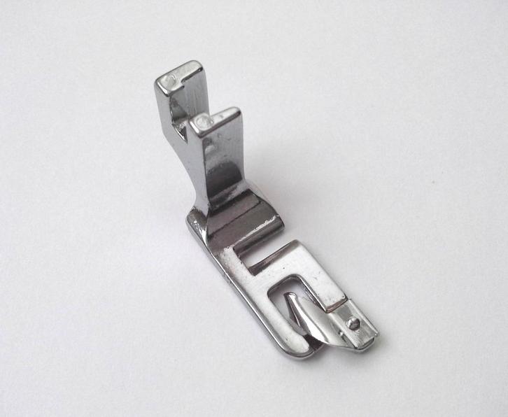 Pied ourleur en métal pour machine à coudre vintage Anker, Hobby en Vrije tijd, Naaimachines en Toebehoren, Gebruikt, Accessoires