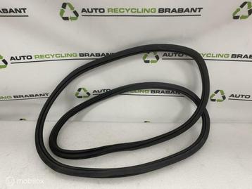 Portierrubber Links Achter Porsche Macan ORIGINEEL 95B833721 beschikbaar voor biedingen