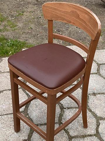 Zeer stevige barstoel. Retrolook. beschikbaar voor biedingen