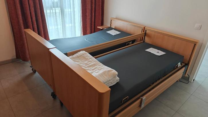 Bed - zorgbed - ziekenhuisbed - inclusief luxe zorgmatras, Maison & Meubles, Chambre à coucher | Lits, Comme neuf, Une personne
