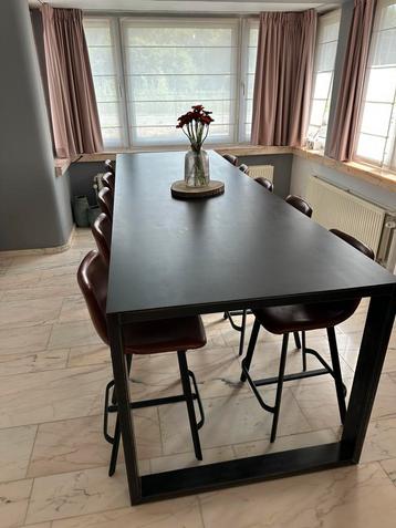 Tafel + stoelen beschikbaar voor biedingen