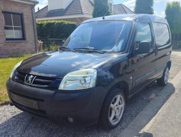 PEUGEOT PARTNER 2.0 HDI 2004 AIRCO GEKEURD, Auto's, Bestelwagens en Lichte vracht, Zwart, Particulier, Euro 4, Onderhoudsboekje