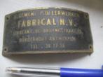 plaque de marque en cuivre FABRICAL, Hobby & Loisirs créatifs, Comme neuf, Curieus, vintage , merken, vintage, Enlèvement ou Envoi