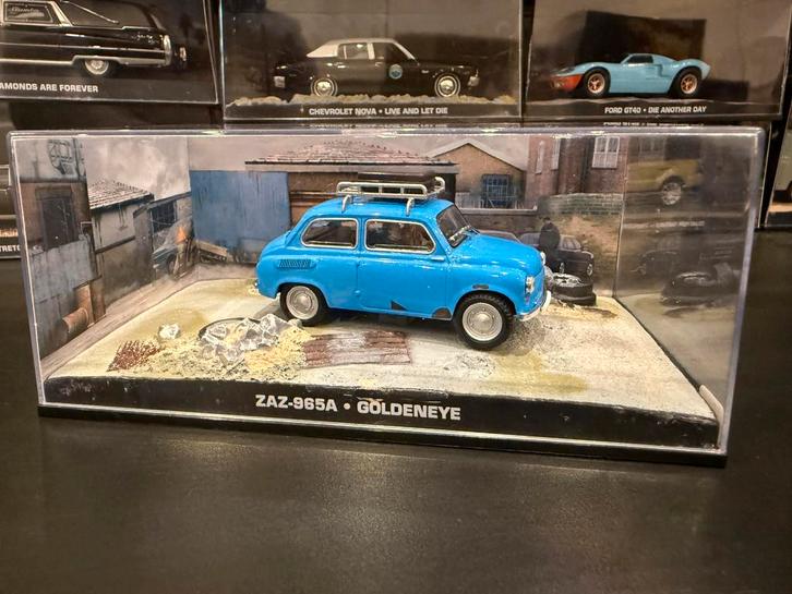 Zastava 965A - James Bond, Hobby & Loisirs créatifs, Voitures miniatures | 1:43, Utilisé, Voiture, Universal Hobbies, Enlèvement ou Envoi