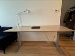Elektrisch verstelbare bureau (zitten en staan), Huis en Inrichting, Bureaus, Ophalen, Elektrisch, Gebruikt, Stabureau