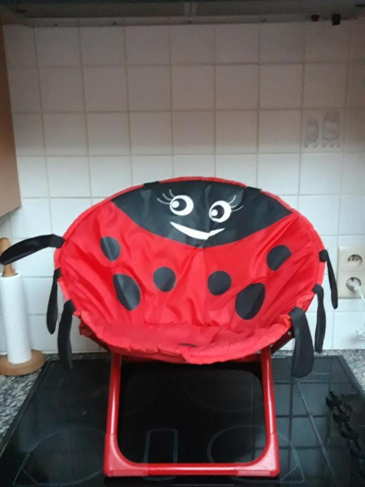 Kinderstoel lieveheersbeestje inklapbaar nog in mooie staat!, Kinderen en Baby's, Kinderkamer | Tafels en Stoelen, Gebruikt, Stoel(en)