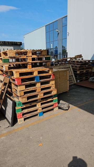 GRATIS - 1 partij wegwerppallets + wrakhout  beschikbaar voor biedingen