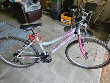Meisjesfiets 26 inch beschikbaar voor biedingen