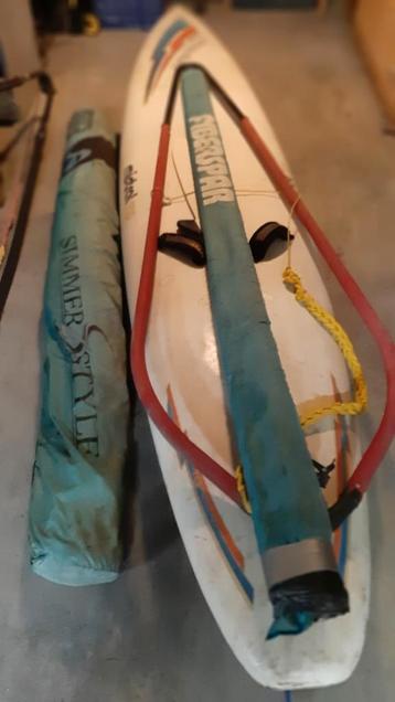Mistral Competition surfplank en 2 zeilen beschikbaar voor biedingen