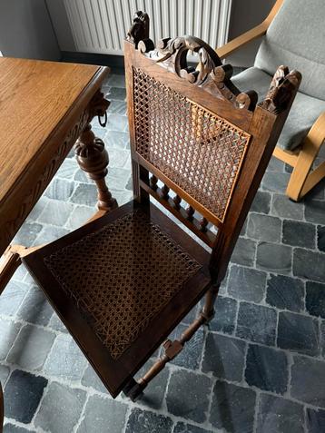 Mechelse tafel en 6 stoelen beschikbaar voor biedingen