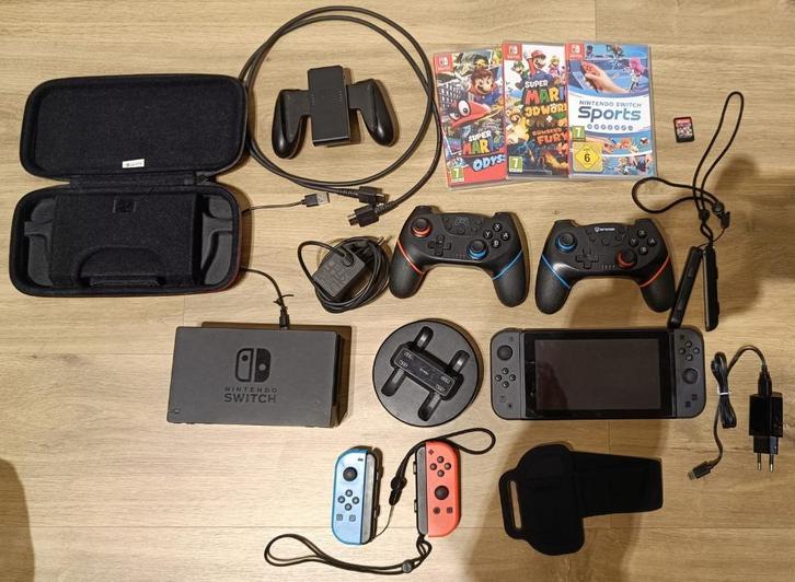 Nintendo switch en 4 controllers, Games en Spelcomputers, Spelcomputers | Nintendo Switch, Gebruikt, Switch 2019 Upgrade, Met 3 controllers of meer
