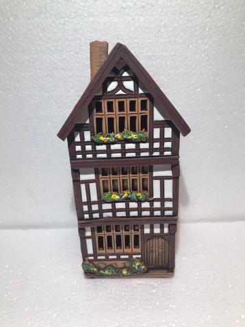 B96 keramisch kersthuis beschikbaar voor biedingen