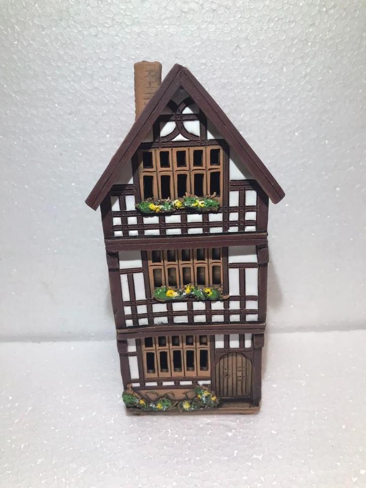 B96 keramisch kersthuis, Diversen, Kerst, Nieuw, Ophalen of Verzenden