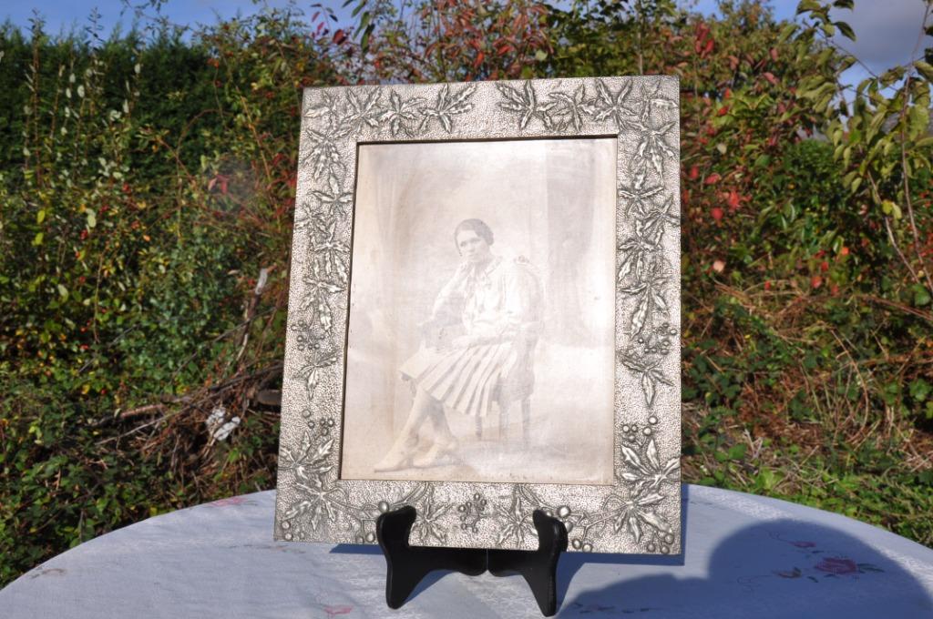 cadre rectangulaire tour recouvert etain motif feuille, Antiquités & Art, Enlèvement ou Envoi