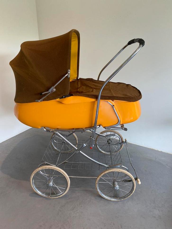 Luigi Colani baby buggy model Cocon design, Enfants & Bébés, Poussettes & Combinaisons, Utilisé, Poussette, Enlèvement