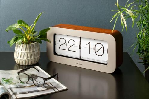 Wand-/Tafelklok Karlsson Matiz – Bamboe Warm Grijs *NIEUW*, Huis en Inrichting, Woonaccessoires | Klokken, Nieuw, Digitaal, Ophalen of Verzenden